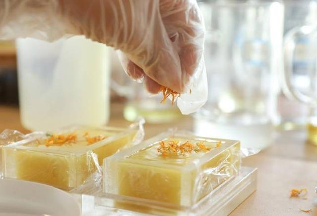 古老自制香皂方法,香皂制作(清洁鼻祖——肥皂的前世今生)