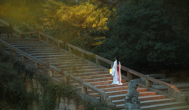 细雨绵绵的意思，细雨绵绵后面那句话怎么说（美湿眼眶的女宝宝名字）