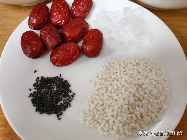 红枣大米粥的家常做法，大米红枣粥的做法和功效（早餐多喝这碗粥）