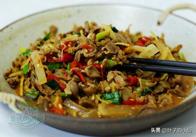 炒鸡胗怎么样又嫩又脆，如何做辣椒炒鸡胗又嫩又脆（炒鸡胗，如何又香又脆）