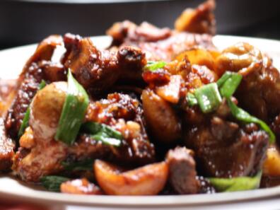 【板栗烧排骨】做法步骤图 促进骨骼生长 贵也别舍不得-起舞食谱网