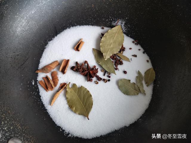 花生米怎么炒又香又脆，怎么炒花生米又香又脆又甜（炒花生不一样的做法）