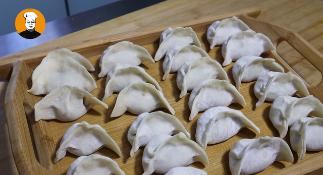 茄子馅饺子的做法，芹菜饺子馅的做法步骤（鲜香味美不油腻）