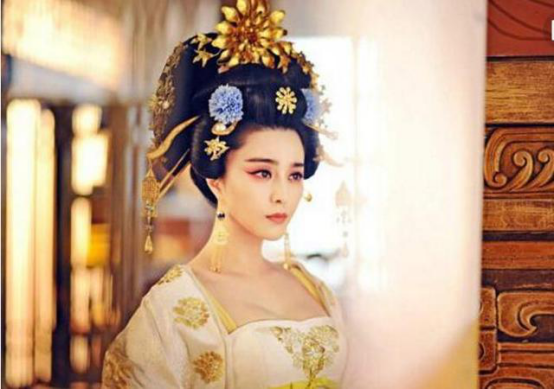 肚兜什么时候有的，肚兜什么时候发明的（唐代流行的女子服饰之“袒露”）