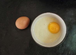 牛奶荷包蛋的正确方法，这几种方法教你怎么煮荷包蛋。不散形还很鲜嫩