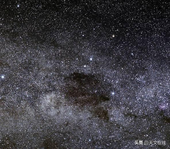 南十字星可以确定的方位是什么，如何寻找南十字星座