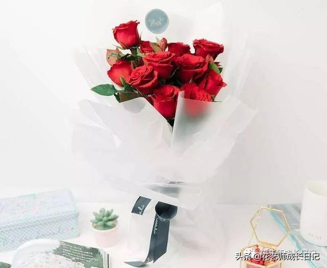 玫瑰花的寓意和花语，香槟色玫瑰（香槟色玫瑰代表什么）