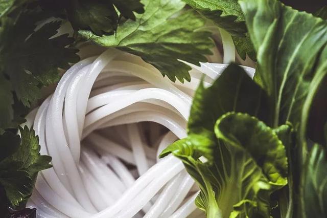 米线是什么做的，米线原材料到底是什么（竟源于北方人的乡愁）