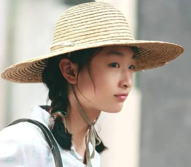 周冬雨是影后吗，周冬雨是影后吗知乎（周冬雨捧回金马金像双科影后）