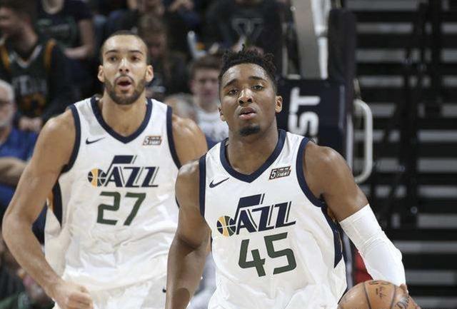 德隆威廉姆斯的后撤步转身上篮是如何完成的，不可以有停顿（康利于爵士的重要性）