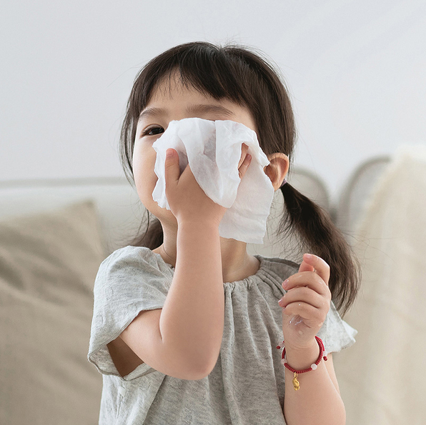 洁面乳该怎么使用，洁面乳该怎么使用视频（洗脸巾的正确使用方法）