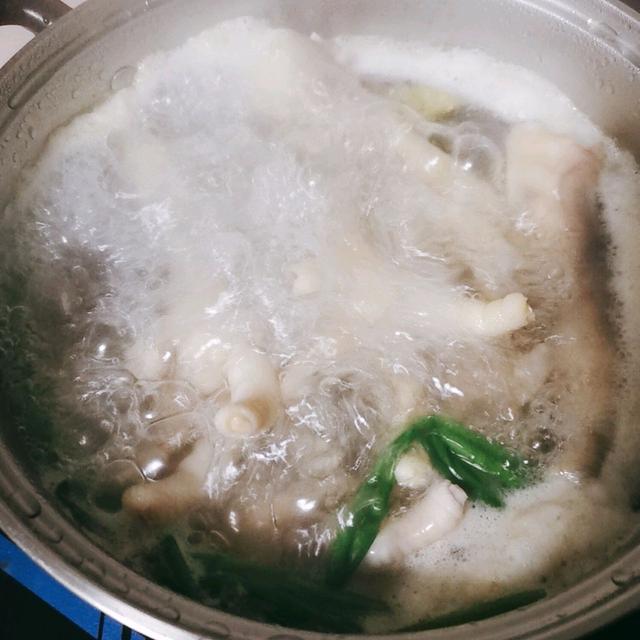 如何做网红鸡爪鸡脚--柠檬百香果鸡爪鸡脚，柠檬鸡脚怎么样做法（的做法+配方）