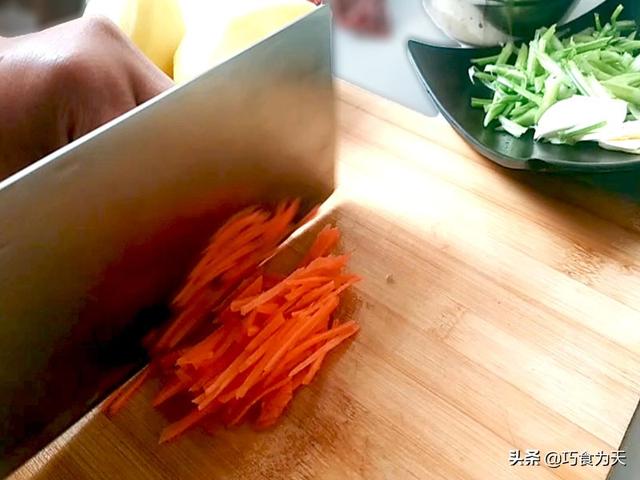 芹菜土豆条的做法，土豆炒芹菜怎么做好吃（芹菜土豆丝的家常做法）