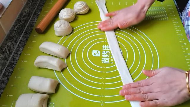 自制手抓饼皮的做法，自制手抓饼皮的做法简单（做成手抓饼或酱香饼）