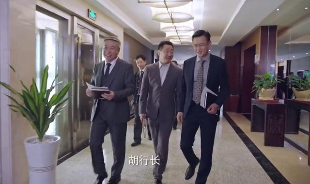 突围里的朱昌平是什么人物，《突围》从“道奇车”入手可以理清人物关系