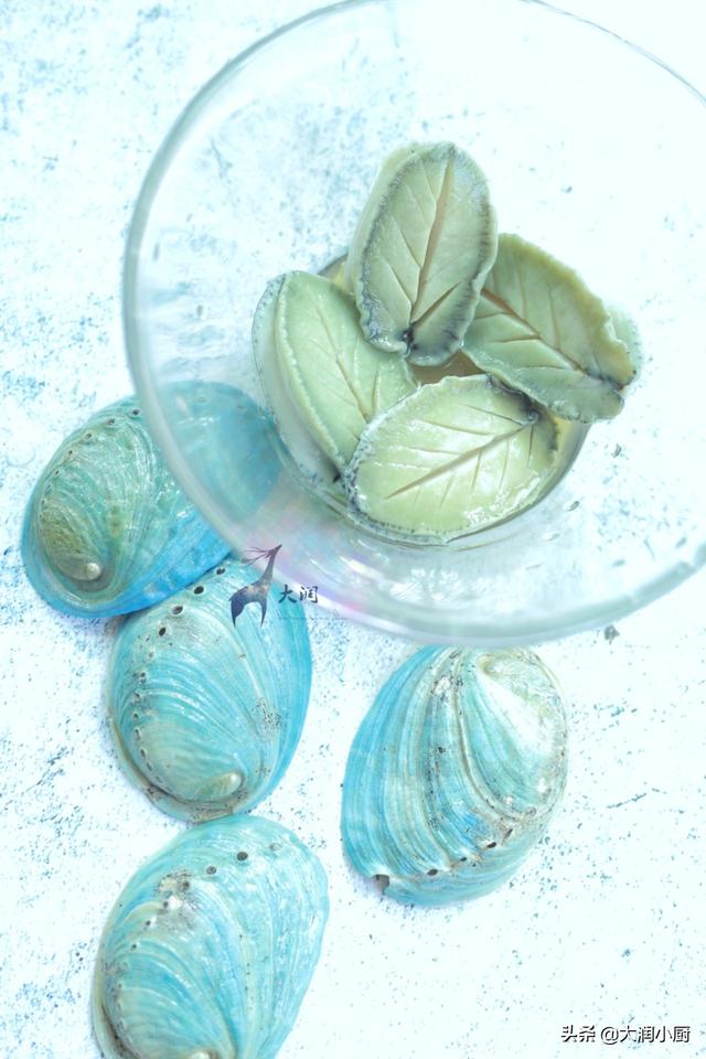 煮鲍鱼为什么水是蓝色，鲍鱼焯水水变蓝（青榄的功劳可不少）