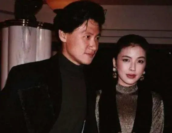张学友的老婆是谁，张学友妻子罗美薇个人资料（“60分老公”张学友和妻子罗美薇的满分爱情故事）
