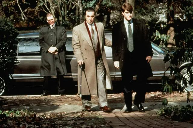 闻香识女人表达了什么，闻香识女人一般表达了什么（邂逅爱与人生价值的《闻香识女人》）