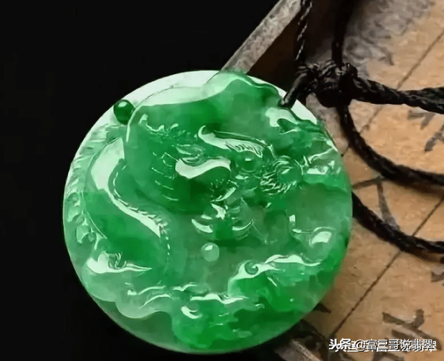 玉与翡翠的区别，翡翠和玉的区别（这些事你要分辨清楚）