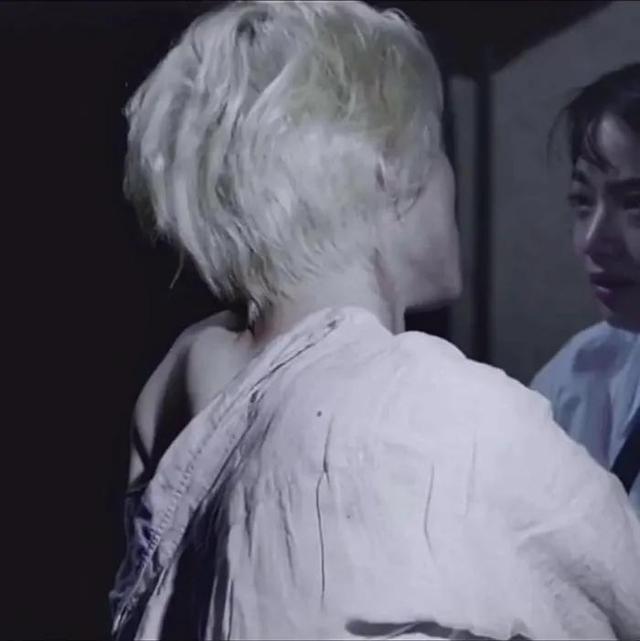 溺水小刀·动漫情侣头像微信，溺水小刀·动漫情侣头像（今天是《溺水小刀》系列）