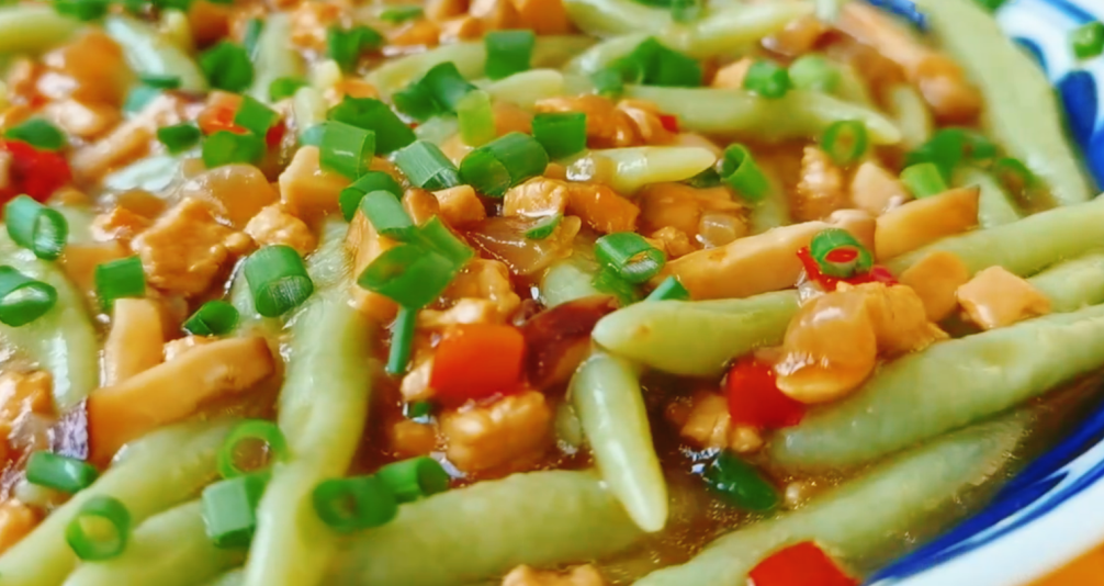 【酱香黄瓜小鱼面】做法步骤图 简单又美味 汤汁拌饭也能吃2碗-起舞食谱网