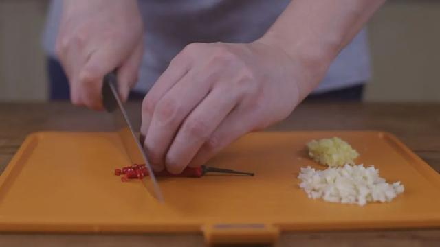 酸辣牛肚的做法，酸辣牛肚的做法步骤（凉拌牛肚的家常做法）