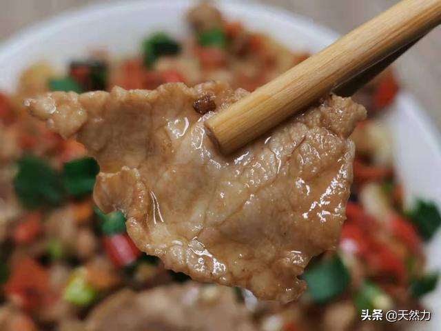 炒肉的做法，辣椒炒肉的做法（湘菜中和辣椒炒肉齐名的肉炒肉）