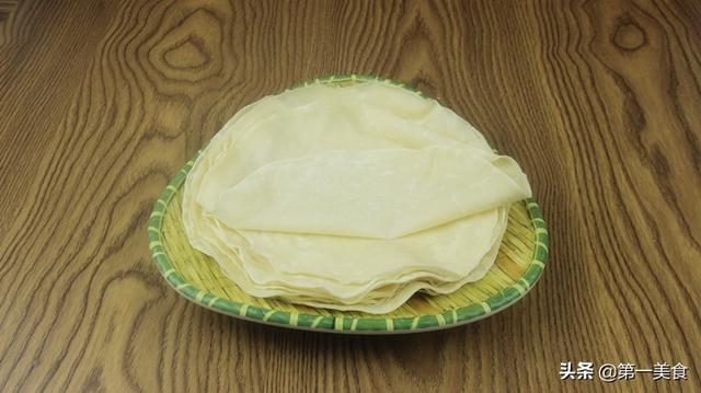 河南烙馍的做法最正宗的做法，薄皮透亮口感劲道十足