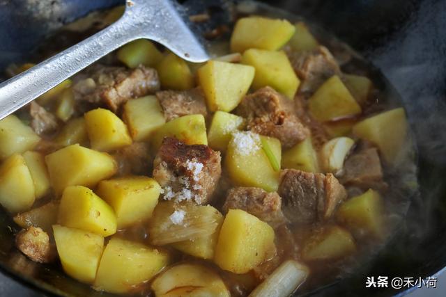 土豆轻松炖烂的技巧，如何把土豆炖烂（炖土豆多加这一步）