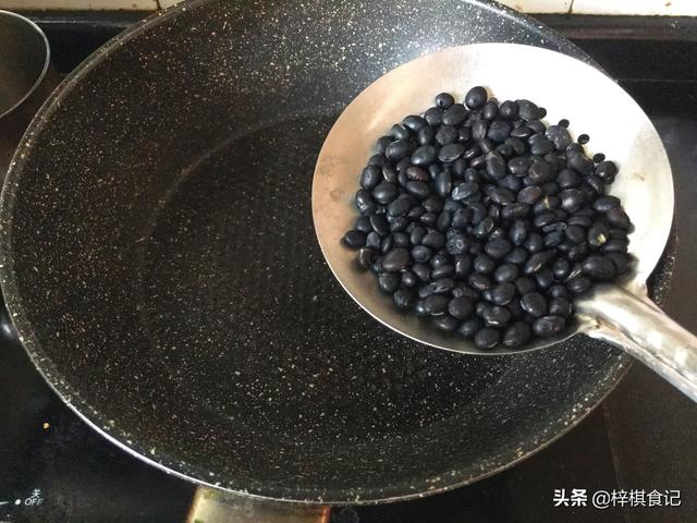 醋泡黑豆的吃法,醋泡黑豆的正確做法與吃法(80多歲奶奶給的秘方)