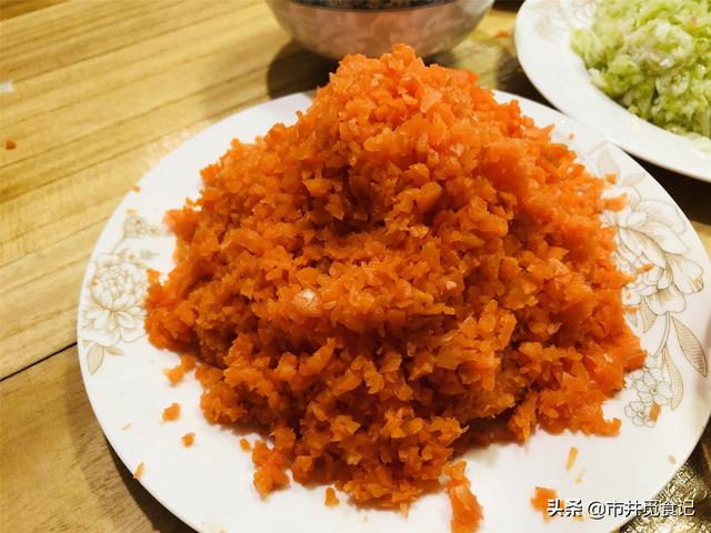 羊肉胡萝卜饺子，羊肉胡萝卜水饺的做法（羊肉和它做饺子馅是绝配）