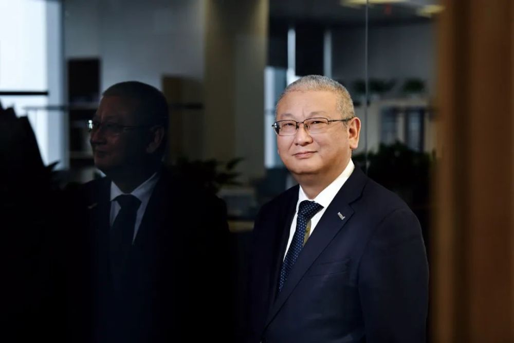 公开资料显示,李振国,1968年5月出生于甘肃兰州,祖籍河南许昌,毕业于