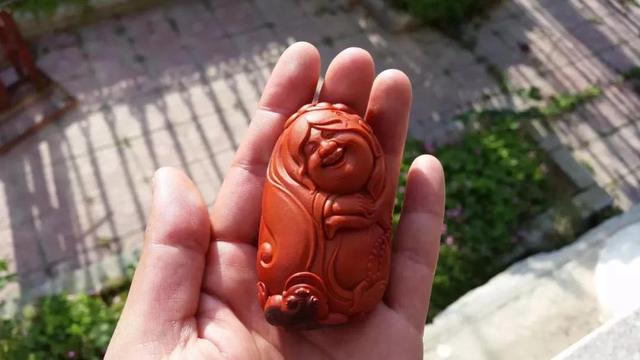 金蟾的寓意是什么，黑色金蟾的寓意是什么（如何在招财届里拥有一席之地）