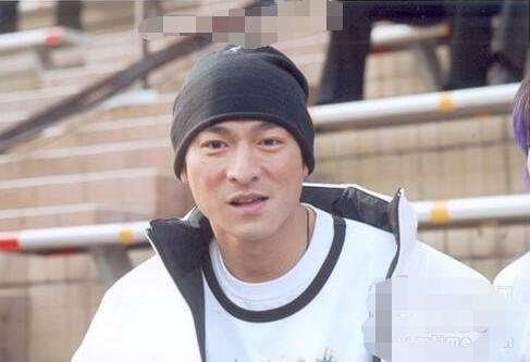 一寸照片换底色怎么换，一寸照片怎么换底色（想给一寸照片换背景色又不会PS）