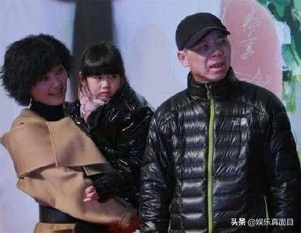 冯小刚徐帆15岁养女近照曝光，长相引网友注意：女大十八变