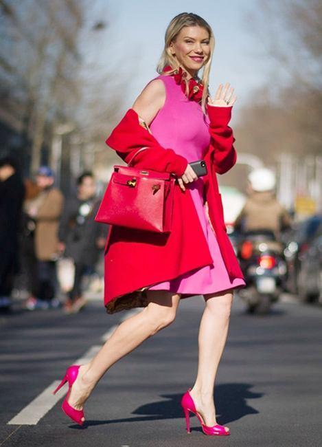 玫红色加什么颜色可调出大红色，玫红色加什么色（试试显白减龄的“玫红色”）