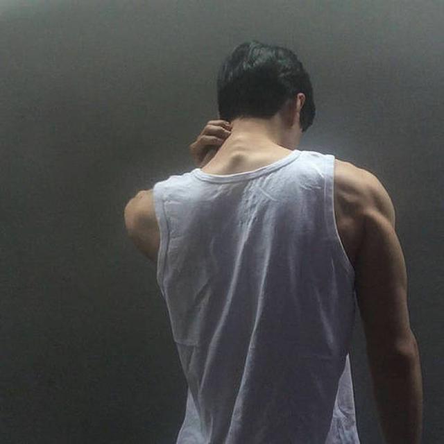 伤感头像男生孤独失望 qq伤感头像男生带孤微信，伤感头像男生孤独失望 qq伤感头像男生带孤（是你不在我身边却在我心里。）