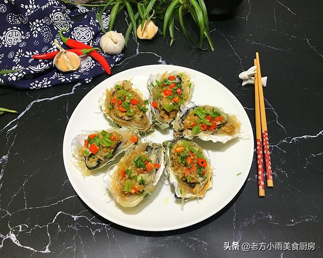 女生吃生蚝的功效和作用，女人吃生蚝有什么好处（“天然营养品”一斤才十块钱）