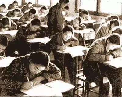 1977年高考，1977年全国统一高考考试时间（恢复高考第一年是什么样的）