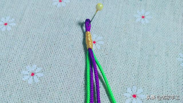 四股辫子的编法慢动作分解，四股辫编法图解（圆形四股辫图文教程编法一）