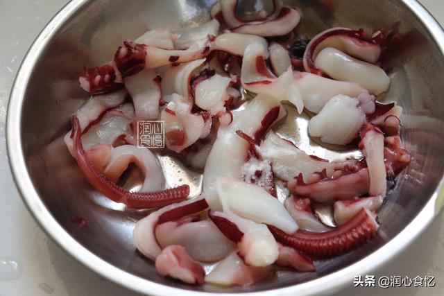 鱿鱼属于鱼类吗，鱿鱼不属于鱼类属于什么类（脆嫩爽口不弹牙）