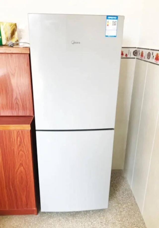 美的冰箱怎么调温度，美的对开门冰箱怎么调温度（一个人住怎么选冰箱）