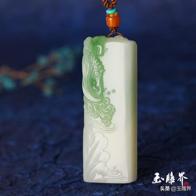 玉鱼吊坠的寓意是什么，佩戴鱼玉吊坠寓意（温润翡玉上的鱼趣呼之欲出）