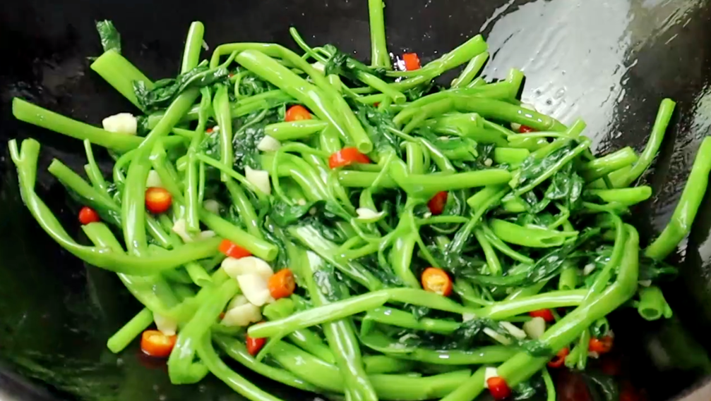 图片[5]-【炒空心菜】做法步骤图 学会这一招 颜色翠绿清爽又好吃-起舞食谱网