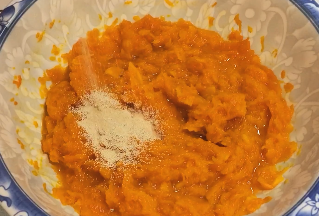 南瓜饼怎么做好吃又简单，发面南瓜饼怎么做好吃又简单（南瓜饼最好吃的做法）