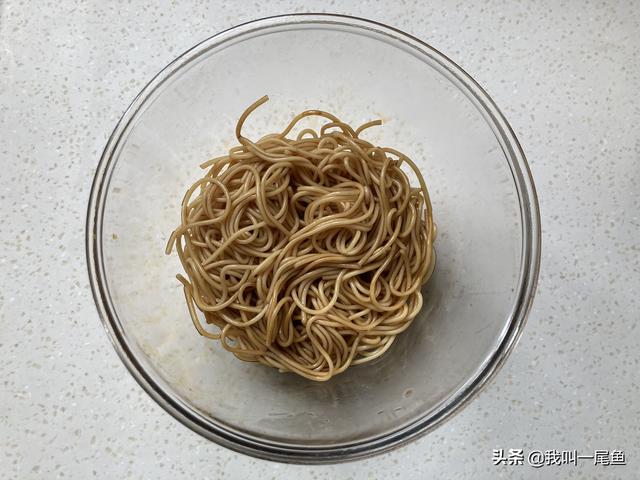 西红柿和鸡蛋青菜一起炒可以吃吗，西红柿炒蛋可以跟青菜一起吃吗（简单炒一炒就上桌）