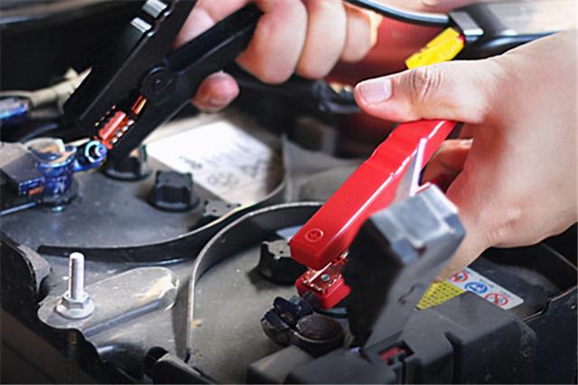 汽车怎么搭电，附近汽车搭电收费30元（接极顺序不能搞错）