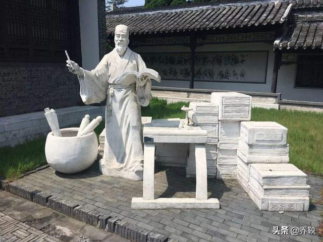 历史上真实的三国志，《三国志》和《三国演义》哪一个更接近真实历史