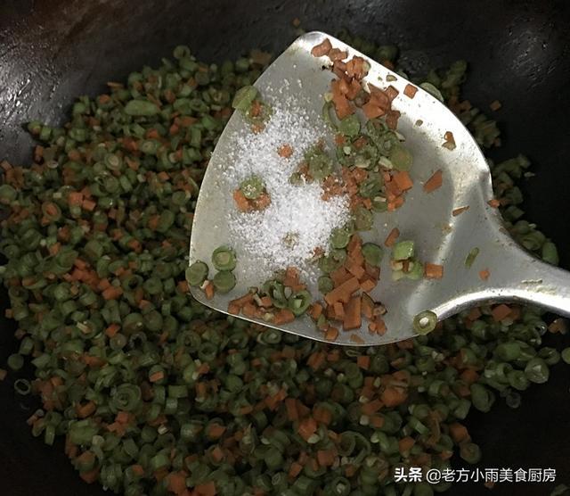 豆角包子素馅的做法，豆角素包子家常的做法（天天吃不腻给肉也不换）