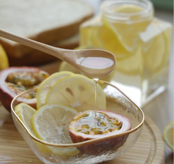 青柠檬用冰糖怎样腌制呢，青柠檬和冰糖腌制方法（蜂蜜和冰糖可以一起腌柠檬吗）